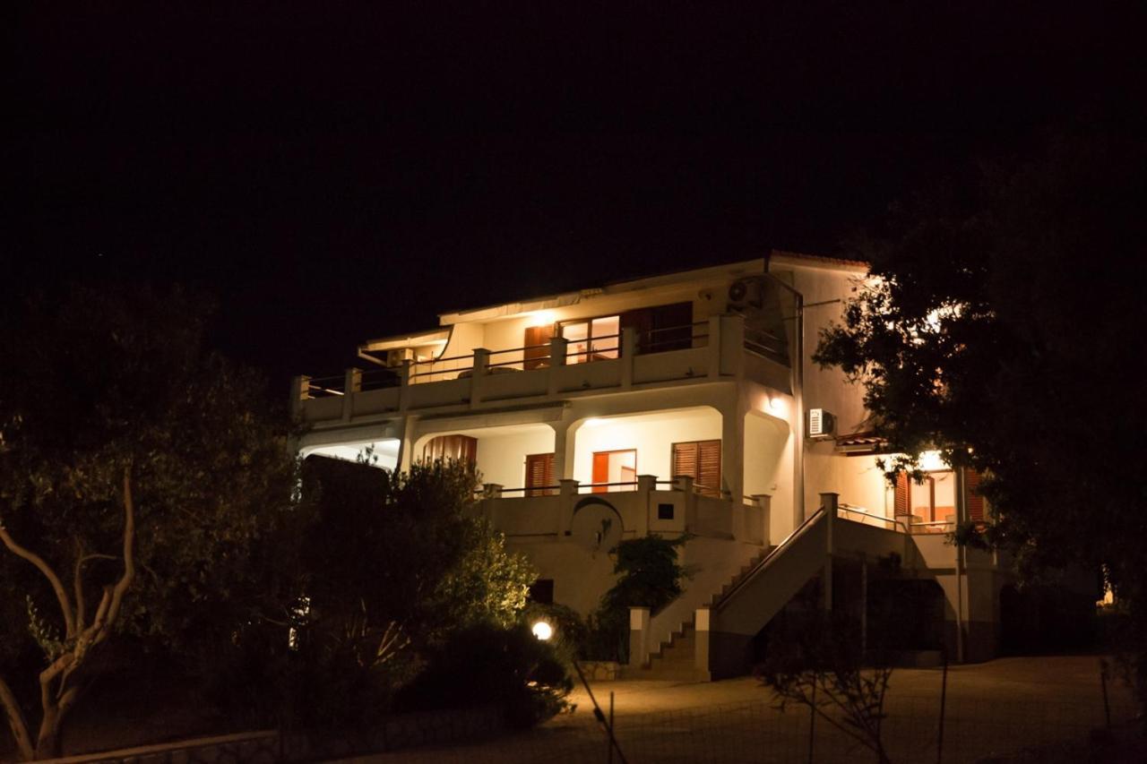 Apartments By The Sea Mandre, Pag - 6284 Kolan Exterior foto
